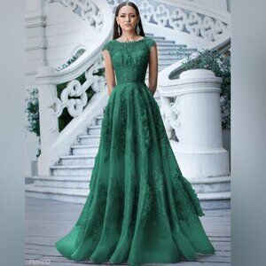 AZZURE COUTURE FM5032 Evening Gown - Size 6 in Dark Green